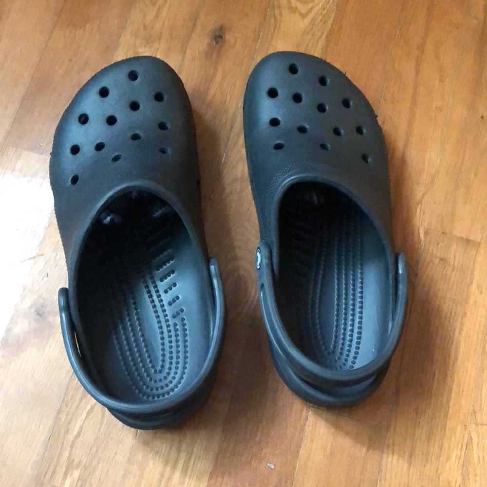 Black crocs